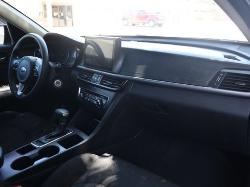 Used 2017 Kia Optima LX w/ Option Group 014 FWD image 17