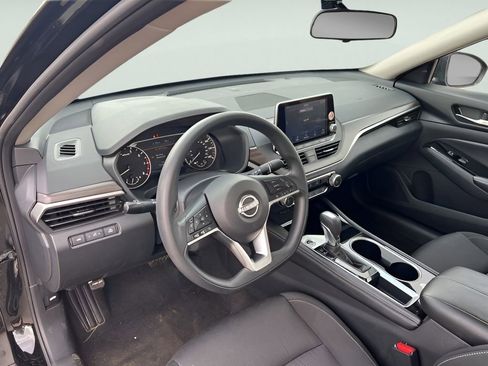 Used 2023 Nissan Altima 2.5 SV image 14