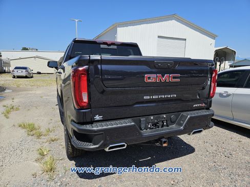 Used 2023 GMC Sierra 1500 AT4 w/ AT4 Premium Package AWD/4WD image 9