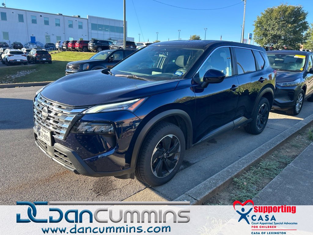 Used 2025 Nissan Rogue SV FWD image 1