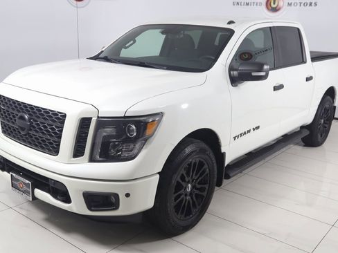Used 2019 Nissan Titan SV w/ SV Convenience Package image 20