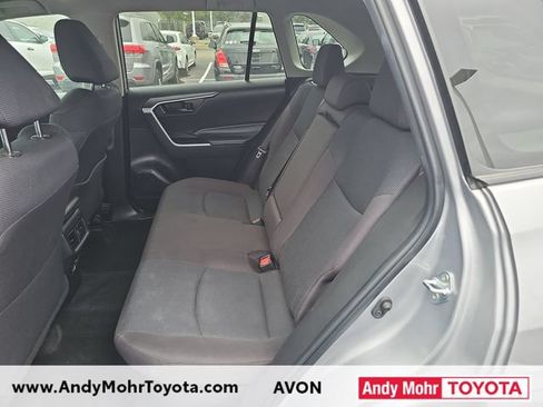 Used 2022 Toyota RAV4 LE AWD/4WD image 11