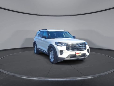 Used 2025 Ford Explorer Active image 2