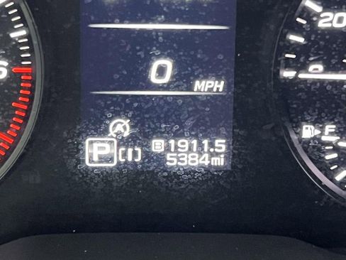 Certified 2025 Subaru Forester Base image 22