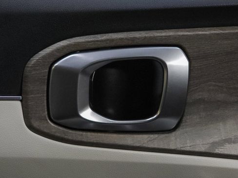 Used 2023 Kia Sorento X-Line EX image 18