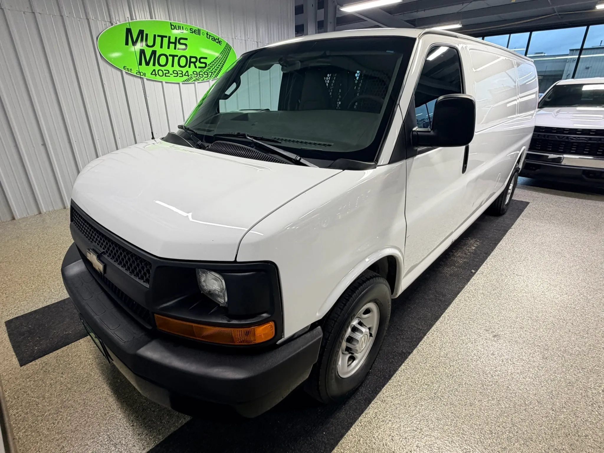 Used 2016 Chevrolet Express 3500 Extended RWD image 1
