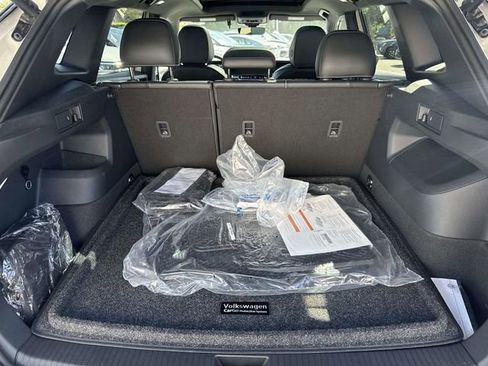 New 2026 Volkswagen Tiguan SE R-Line FWD image 5