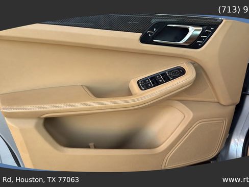 Used 2015 Porsche Macan Turbo image 21