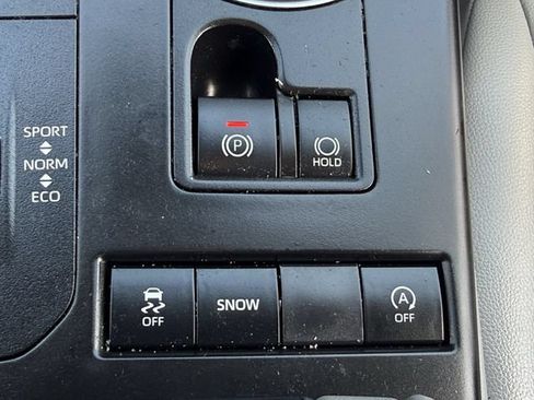 Used 2021 Toyota Highlander XLE FWD image 23