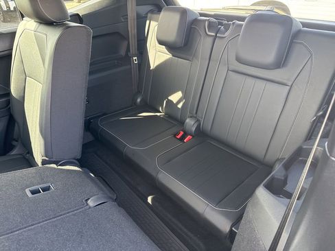 Used 2023 Volkswagen Tiguan SE R-Line image 18