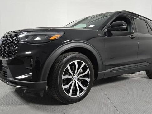 Used 2025 Ford Explorer ST-Line RWD image 1