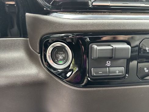 Used 2025 Chevrolet Silverado 2500 LT w/ Convenience Package image 31