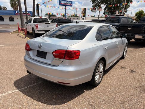 Used 2011 Volkswagen Jetta SEL FWD image 9