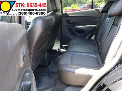 Used 2019 Chevrolet Trax LT w/ Sun & Sound Package AWD/4WD image 14