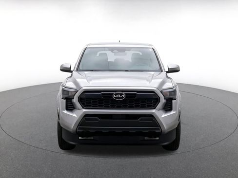 Used 2025 Kia Soul LX w/ LX Technology Package FWD image 2
