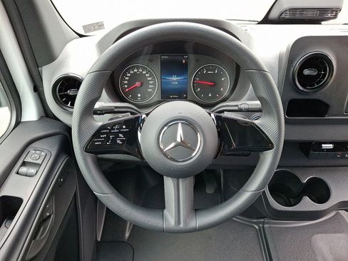 Used 2025 Mercedes-Benz Sprinter 2500 image 19