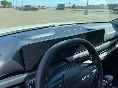 Used 2025 Kia K4 LXS image 34