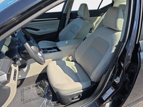 Used 2022 Nissan Altima 2.5 SV w/ SV Premium Package FWD image 15