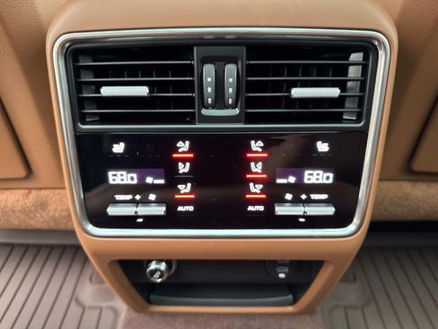 Used 2023 Porsche Cayenne S Platinum AWD/4WD image 16