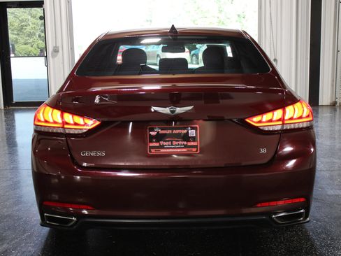 Used 2015 Hyundai Genesis 3.8 RWD image 4