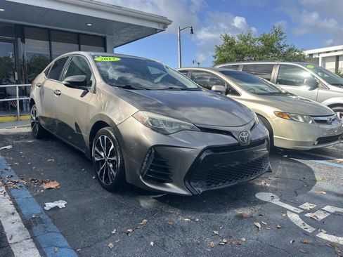 Used 2017 Toyota Corolla SE image 1