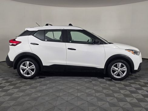Used 2019 Nissan Kicks S w/ Exterior Package image 2