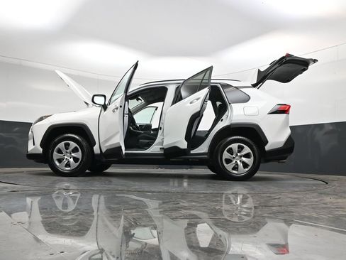 Used 2020 Toyota RAV4 LE image 40