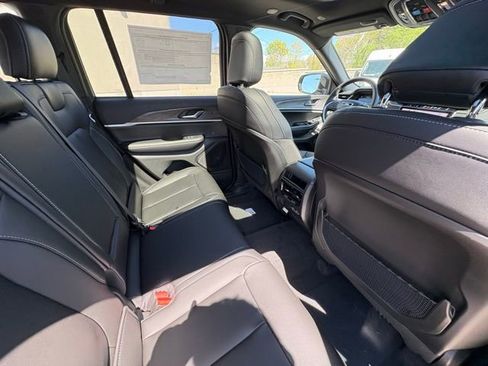 New 2025 Jeep Grand Cherokee Limited w/ Black Appearance Package image 30