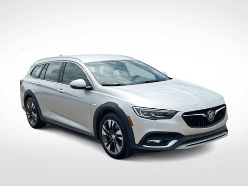 Used 2018 Buick Regal Essence w/ Driver Confidence Package #1 AWD/4WD image 2