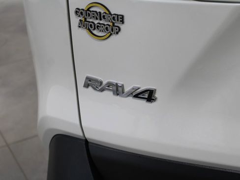 Used 2020 Toyota RAV4 Limited image 14