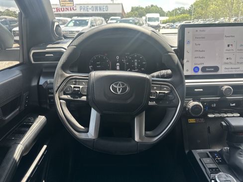 Used 2025 Toyota 4Runner TRD Off-Road Premium AWD/4WD image 24