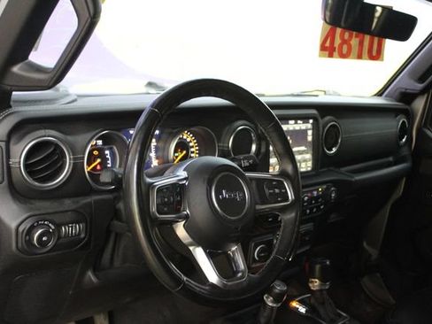 Used 2018 Jeep Wrangler Unlimited Sahara w/ Uconnect 4C Nav & Sound Group AWD/4WD image 12