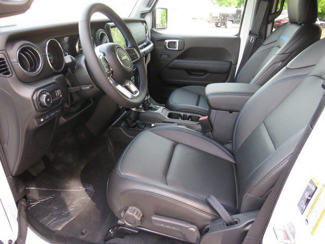 New 2023 Jeep Wrangler Unlimited Rubicon 4xe w/ Steel Bumper Group AWD/4WD image 17
