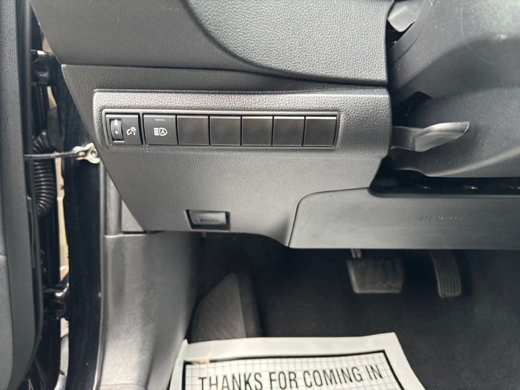 Used 2024 Toyota Corolla LE FWD image 31