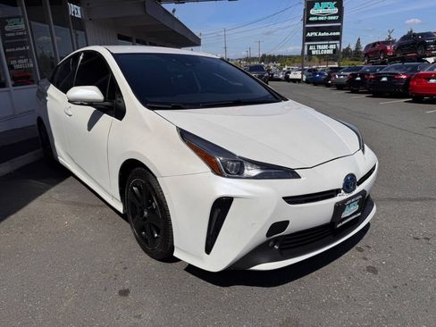 Used 2021 Toyota Prius FWD image 5