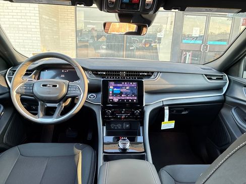 New 2025 Jeep Grand Cherokee Laredo X w/ Luxury Tech Group I image 13