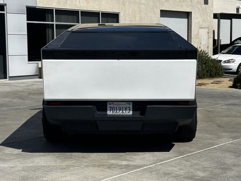 Used 2024 Tesla Cybertruck AWD Crew Cab image 8