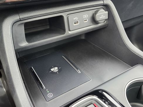 Used 2024 Honda Pilot Touring image 11