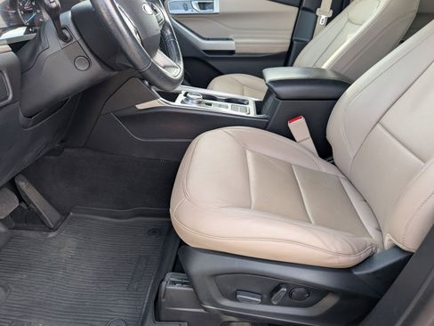 Used 2022 Ford Explorer Limited w/ Equipment Group 301A RWD image 15