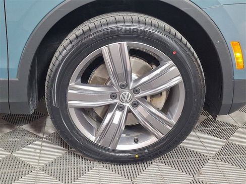 Used 2020 Volkswagen Tiguan SEL w/ 3rd Row Seat Package image 12