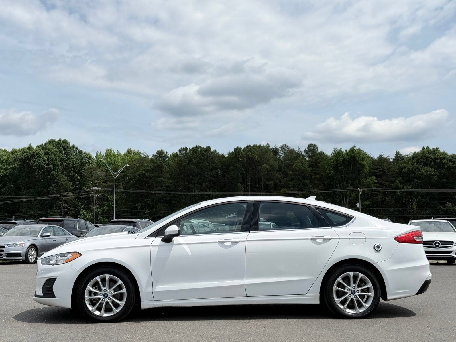 Used 2020 Ford Fusion SE FWD image 9