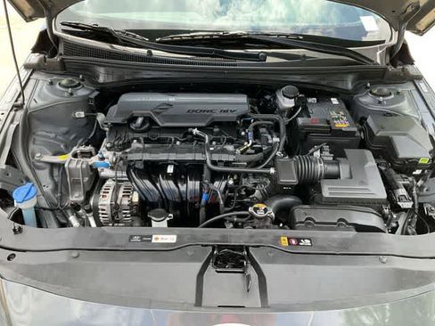 Used 2025 Hyundai Elantra Sport FWD image 11