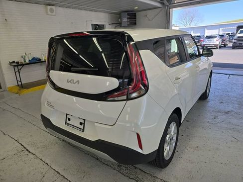 Certified 2025 Kia Soul LX image 5