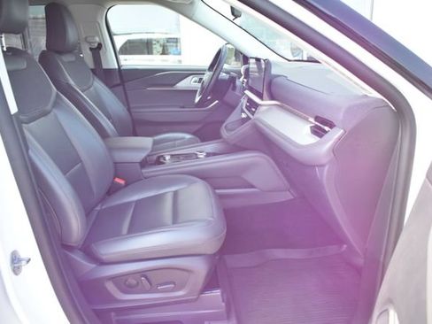 Used 2025 Ford Explorer Active w/ Active Comfort Package AWD/4WD image 44