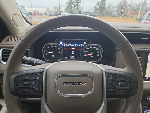 Used 2021 GMC Yukon XL Denali w/ LPO, Illumination Package image 11