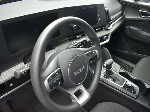 Used 2023 Kia Sportage LX image 12