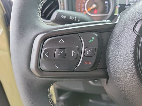 Used 2025 Jeep Gladiator Mojave w/ Convenience Group AWD/4WD image 17