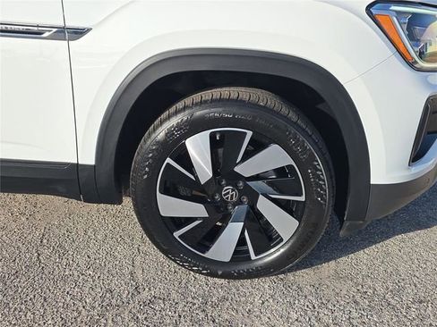 Used 2024 Volkswagen Atlas Cross Sport SE FWD image 6