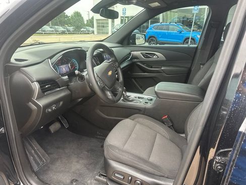Used 2023 Chevrolet Traverse LT FWD image 11