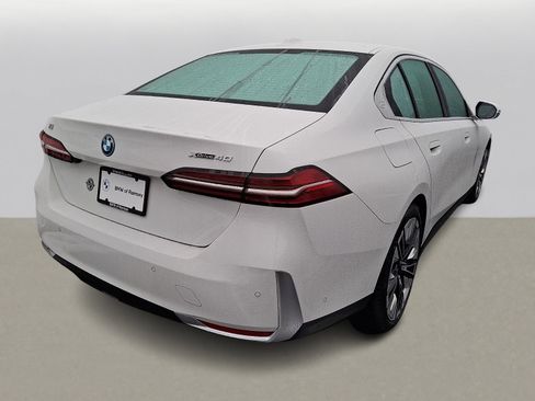 Used 2025 BMW i5 xDrive40 w/ Premium Package image 4
